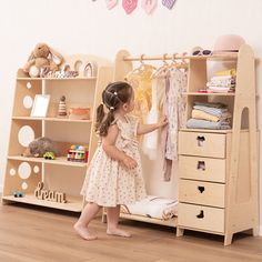 Children Closet Design, Montessori Room Design, Montisorri Bedroom Idea, Montessori Girl Bedroom, Montessori Clothes Storage, Colorful Montessori Bedroom, Ikea Montessori Bedroom, Montessori Bedroom Shelves, Montessori Bedroom Toddler Boys