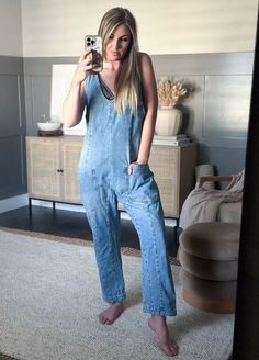 With a relaxed fit and a low scoop neckline, this denim jumpsuit will have you strutting in style. Plus, the harem-style legs and oversized patch pockets make it the perfect effortlessly chic outfit! Rock on! A must-have for mamas-to-be! It's the perfect way to flaunt your fab new baby bump. Carefully designed chest measurement eliminates concerns about fitting issues, while a loose waist measurement ensures convenient wearing and removal. Made from high-quality denim fabric, these jumpsuits offer a rigid feel, adding a touch of ruggedness to the overall design while maintaining a fashionable appearance. The low scoop highlights your neck and adds a touch of femininity.Also has adjustable low-back shoulder straps, allowing you to customize the fit as needed. This easy jumpsuit can be throw Outfit Rock, Jumpsuit With Pockets, Style Trousers, Effortlessly Chic Outfits, Scooped Neckline, Rock On, Chic Outfit, Baby Bump, Effortless Chic