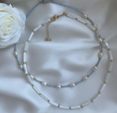 Aesthetic Beaded Necklace, Beaded Necklace Ideas, Coastal Jewelry, Preppy Jewelry, Beaded Jewelry Necklaces, Necklace Ideas, Beaded Necklace Diy, Diy Bracelet Designs, Beads Bracelet Design