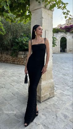 Worst Outfits, Long Dress Elegant, Kelsey Merritt, Long Dresses Elegant, Classic Black Dress, Black Dress Outfits, Stylish Photo Pose, Bodycon Maxi Dresses