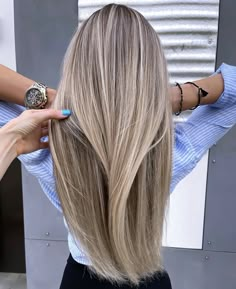 Balayage-värjäys Blonde, Ashy Highlights On Blonde Hair, Dark Root Blonde Highlights, Blond Streaks, Blonde Melir Hair, Root Blend, Blond Hair With Ash Brown Lowlights, Scandinavian Hairline Blonde On Brown Hair, Light Brien Hair With Blonde Highlights