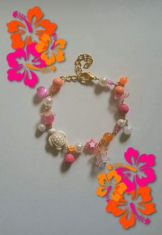 Gorgeous hibiscus bracelets, perfect for the summer! Beachy Charm Bracelet, Pink And Orange Jewelry, Tropical Bracelets, Pink And Orange Hibiscus, Hibiscus Bracelet, Summer Jewelry Diy, Orange Hibiscus Flower, Bracelets Summer, Orange Hibiscus