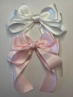 Silver And Pink Ruffle Ribbon Bow, Hair Bow Inspiration, Bows Hair Accessories, Hair Bows Aesthetic, Bow Aesthetic Hair, Wishlist Ideas I Want, Coquette Hair Accessories, Ribbons In Hair, Long Hair Ribbon