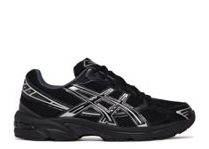 Gel 1130 'Black Pure Silver' - ASICS - 1201A906 001 - black/pure silver Luxury Navy Low-top Basketball Shoes, Gel 1130 Asics, Cute Black Shoes For Women, Asics Shoes Black, Black Asics Shoes, Aces Shoes, Black Asics Outfit, Acisis Shoes, All Black Tennis Shoes