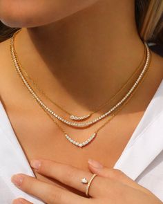 Gold V Necklace, Diamond Layered Necklace, Grad Accessories, Small Diamond Necklace, Pretty Gowns, Choker Diamond, Diamond Necklace Simple, V Necklace, Real Diamond Necklace