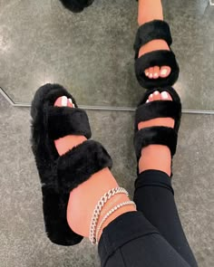 Chanclas Aesthetic, White Nail Ideas, Fluffy Sandals, Coffin Nail Designs, Fancy Sandals, Fluffy Shoes, Pretty Sneakers, Crocs Fashion, Pretty Sandals