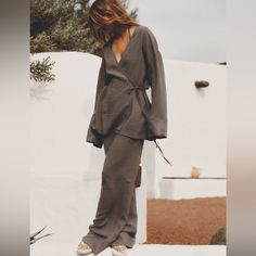 Nwt Zara Textured Wrap Kimono. Size Is Xs-S But I’m A True Medium And It Fit Perfectly. Color Sold Out Online And In Stores. *Matching Pants Are In Used Condition. Size Small. Zara Kimono, Linen Kimono, Kimono Outfit, Long Sleeve Kimono, Mode Abaya, Mode Vintage, Skorts, Mode Inspiration, Swimwear Accessories