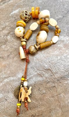 Boho Chic Bracelet Vintage Resin and African Tribal Beads Bohemian Chic Jewelry, Bo Ho, Boho Chic Bracelets, Chic Bracelet, Boho Chic Jewelry, Bracelets Diy, Bohemian Bracelets, African Beads, Beaded Bracelets Diy