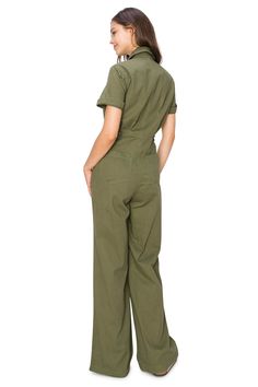 100% Cotton Feature: A twill jumpsuit featuring a notched collar, button-front closures, chest patch pockets, waist with buttoned straps, slanted front pockets, straight leg, and back patch pockets. Designed for both style and functionality, these stylish pants are the perfect choice for a laid-back yet polished look during your work or leisure hours. Check out more cool California vibes in our CALI1850 Collection. Versatile Style: Pair a simple jumpsuit with sneakers or flat sandals for a relax Simple Jumpsuit, Linen Joggers, Knit Jeans, Stylish Pants, Linen Skirt, Cargo Pants Women, Everyday Dresses, Knitting Women, Linen Shorts