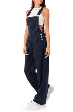 Whether you're an experienced boarder or just love the skater aesthetic, these denim overalls with kicky wide legs are brimming with laid-back style. Square neck Adjustable buckle straps 100% cotton Machine wash, dry flat Imported Overalls Outfit Inspiration, Overalls Reference, Girl Overalls Outfit, Baggy Overalls Outfit, 90s Overalls Outfit, Overalls Aesthetic, Overalls Flare, Flare Outfit, Aesthetic Overalls