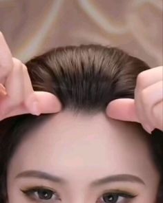 Simple Hairstyles & Tips on Instagram: "Easy hair hacks ❤️❤️
1,2,3 or 4?? 👍
Credit unknown
.
#hairstylevideo #hairglamvideos #tutorialhairdo #hairvideotutorial #hairstyletutorial #hairstyle #videohair #hairstyleideas  #cutehairstyles #hairideas #hairtutorialvideo #tutorialhair #hairoftheday #hotd #hairtransformation" Parting Hair, Natural Hair Tutorials, Hair Specialist, Beauty Hair Makeup, Hair Tutorials Easy, Diy Hair Care, Front Hair Styles