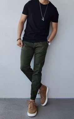 Casual Office Men Outfit, Men’s Spring Outfits, Outfit Pantalon Verde, Carpenter Fashion, Green Pants Outfit, Smart Casual Menswear, Outfit Hombre, Shirt Outfit Men