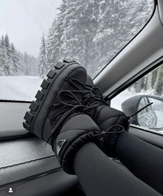 Pretty Sneakers, Dr Shoes, Hype Shoes, Shoe Inspo, Girly Shoes, Swag Shoes, Ski Boots