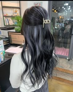 Blue Grey Highlights On Dark Hair, Peekaboo Balayage For Dark Hair, Black Hair Grey Streak, Brown Peak A Boo Hair, Grey Highlights Black Hair, Black Hair With Grey Underneath, Gray Peekaboo Hair, Mechas Aesthetic, Dark Grey Balayage