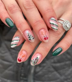 25 Trendy Christmas Nails in 2024 to Elevate Your Holiday Look - Lifestyle with Leah Almond Shape Christmas Nails, Trendy Christmas Nails, Festive Nails, Almond Shape, Christmas Celebration, Holiday Looks, Christmas Nails, Almond