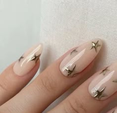 Gold Stars Nails, Stars Nails Design, Gold Star Nails, Star Girl Nails, Holiday Nail Inspo, Painted Stars, Star Nail Designs, Unghie Sfumate, Gel Paint