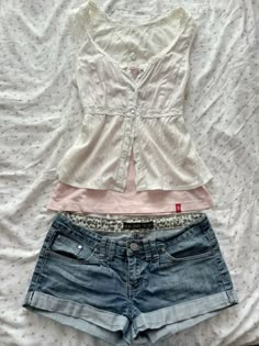 Summer Clothes Coquette, Coquette Style Summer, Casual Coquette Outfit Summer, 2000s Coquette Outfits, Coquette Summer Fits, Coqquete Outfits Ideas, Coquette Y2k Outfit, Cute Outfits Coquette, Y2k Coquette Outfits