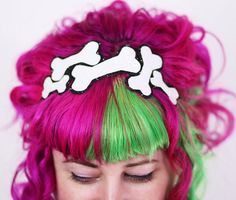 Rainbow Goth, Rockabilly Lifestyle, Clip Ideas, Ideas Fiesta, Gothic Hairstyles, Halloween Accessories Hair, Glitter Headbands, Instruções Origami, Hair Creations