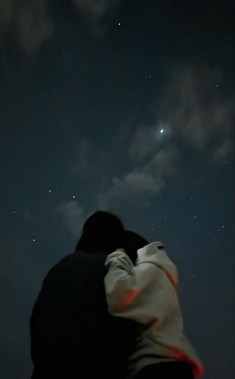 Dark And Light Aesthetic Couple, Night Sky Couple Under The Stars, Couple Under The Moonlight Aesthetic, Couple Moon Aesthetic, Late Night Couple Aesthetic, Night Love Aesthetic, Long Distance Couple Aesthetic, Couples At Night, Hugs Couple Romantic