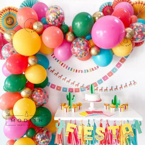 Mexican Birthday Party Balloons, 65th Birthday Fiesta, Fiesta Theme Party For Adults, Fourth Fiesta Birthday, Fiesta Theme 21st Birthday Party, Taco Themed Party Decorations, Mexican Fiesta Balloons, Threesta Birthday Party Decorations, Fiesta Balloon Arch Mexican