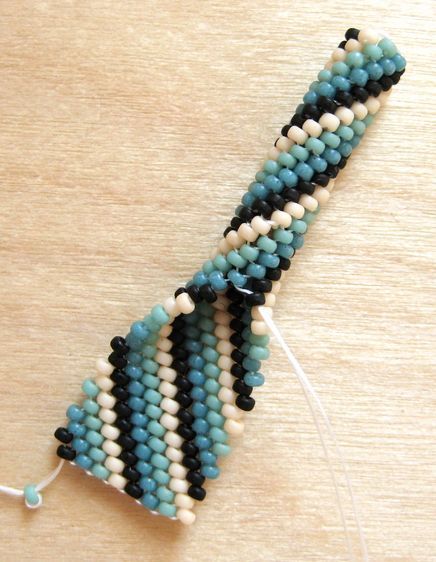 Square Stitch, Beaded Necklace Patterns, Beaded Bracelets Tutorial, Seed Bead Patterns, Bead Weaving Patterns, Beaded Jewelry Tutorials, Necklace Patterns, Beaded Rope, Beaded Bracelet Patterns