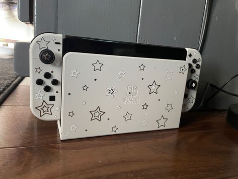 Nintendo Switch Astethic, Nintendo Oled Case, Nintendo Switch Cover Case, Nintendo Case Aesthetic, Nintendo Switch Accessories Case, Oled Switch Aesthetic, Nintendo Oled Aesthetic, Nintendo Switch Oled Accessories, Nintendo Switch Decoration Ideas