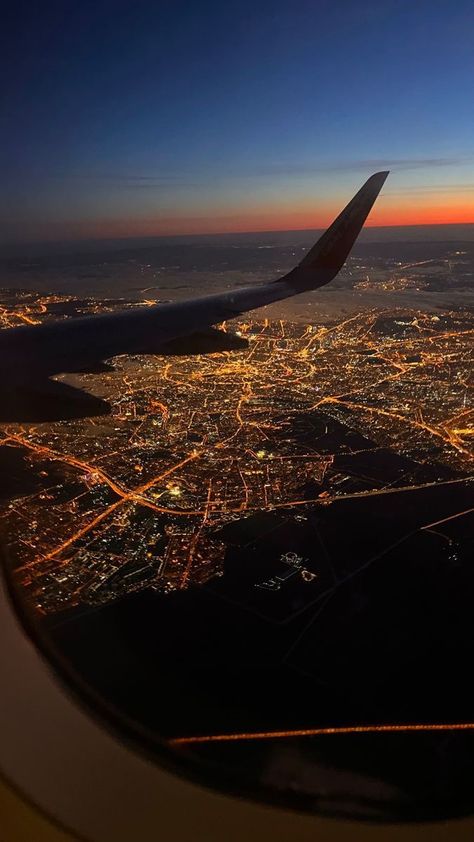 Airplane Window Aesthetic Night, Airport Sunset Aesthetic, On A Plane, Night Airport Aesthetic, Airplane Window View Night, Airport Aesthetic Pictures, Airplane Night View, Airplane View Aesthetic, Airplanes Aesthetic