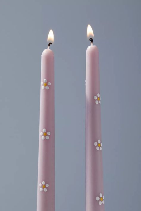 Painted Flower Candles, Candle Paint Design, Candlestick Painting Ideas, Candle Painting Inspiration, Different Candle Ideas, Acrylic Candle Painting, Hand Painted Candle Sticks, Easy Candle Painting Ideas, Candles Painting Ideas