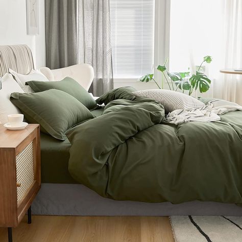 Forest Green Comforter, Green Comforter Bedroom, Green Bed Covers, Olive Green Duvet, Light Bedrooms, Green Bed Sheets, Bedroom Ideas Green, Wallpaper Aesthetic Green, Green Wallpaper Aesthetic