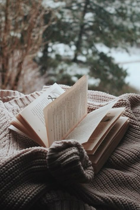 Cozy Astetic Wallpaper, Cozy Winter Aesthetic Photos, January Cozy Aesthetic, Hygge Astetic, Cozy Winter Photography, Cosy Spring Aesthetic, Cosy Asethic, Cozy Asethic, Astetic Winter Pictures