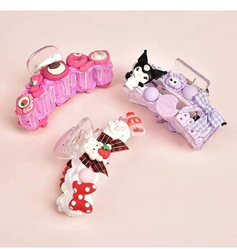 Decoden Ideas, Emo Accessories, Kawaii Hair Clips, Decoden Diy, Diy Hair Scrunchies, Cream Glue, Polymer Clay Gifts, Bear Crochet, Clay Diy Projects