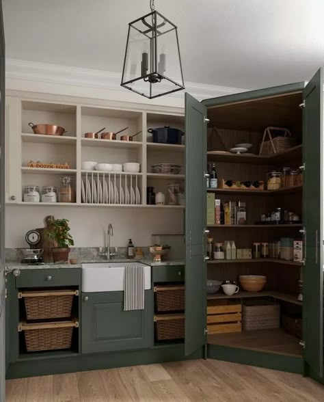 36 Corner Pantry Ideas to Maximize Your Kitchen Storage Corner Pantry Ideas, Corner Pantry Cabinet, Cozy Maximalism, Corner Kitchen Pantry, Walk In Pantry Ideas, Kitchen Larder, Corner Kitchen Cabinet, Corner Pantry, Kitchen Glass