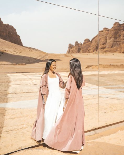 Qatar Fashion Woman, Middle East Summer Outfits, Middle East Vacation Outfits, Middle Eastern Style Fashion, Middle East Travel Outfit, Middle East Outfit Woman, Desert Vacation Outfits, Outfits For Morocco, Arab Outfit Ideas