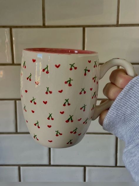 Cute Pottery Painting, Ceramic Things, Cute Pottery, Diy Keramik, Ceramic Cafe, Diy Pottery Painting, Cerámica Ideas, Diy Mugs, Pottery Painting Designs