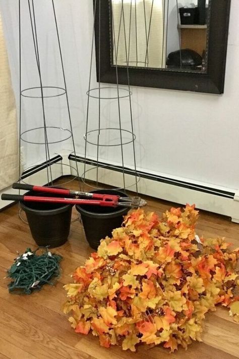 Fall Tomato Cage Crafts, Fall Topiary, Tomato Cage Crafts, Fall Topiaries, Diy Halloween Dekoration, Cheap Fall Decor, Fall Leaf Garland, Fall Fireplace, Pumpkin Topiary