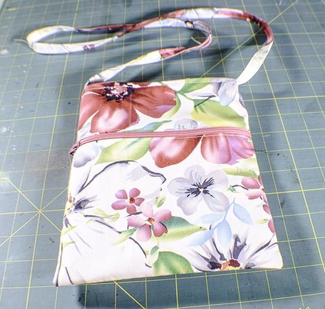 Bumalong Bag Tutorial - Simple Cross Body Bag, Cross Body Bag Pattern Free, Diy Fabric Purses, Crossbody Bag Tutorial, Sewing Tutorials Bags, Cross Body Bag Pattern, Crossbody Bag Pattern, Purse Sewing Patterns, Sewing To Sell