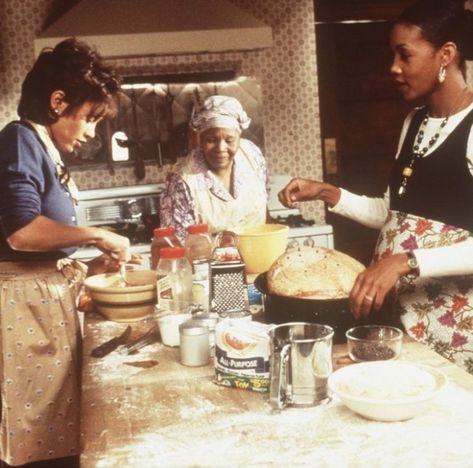 Thanksgiving Movies, Charlie Brown Thanksgiving, The Cosby Show, Nia Long, Soul Food Dinner, Movie Black, Family Cooking, Sunday Dinner, Soul Food