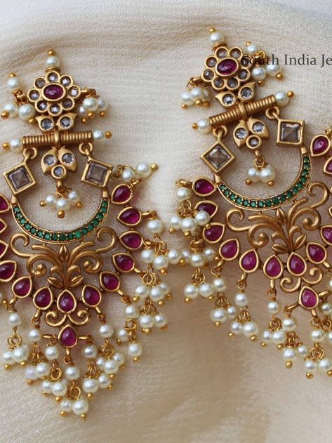 Pearl South Indian Jewellery, South Indian Jhumki Designs Gold, Gold Jhumka Designs Indian Weddings, Jewelry Patterns Gold, Indian Pearl Earrings, Classy Jewelry Aesthetic, Bridal Earrings Indian, New Jewellery Designs, Temple Jewellery Earrings