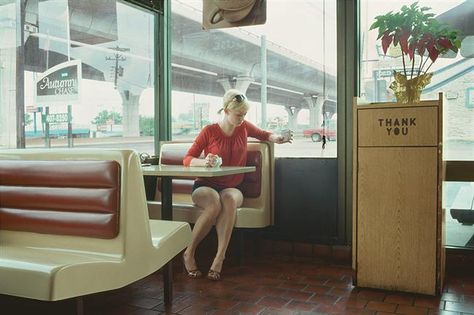 Lise Sarfati - coffee in fast food Lise Sarfati, Empty Frames, French Photographers, Contemporary Photography, Cinematography, Art References, Moscow, Street Photography, The Good Place