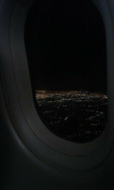 Plane Photography, Plane Photos, Plane Window, Airport Aesthetic, Airplane Photography, Airplane Window, Travel Pictures Poses, Plane Travel, Night Aesthetic