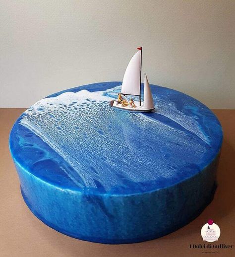 Dolci e dessert diventano fantasiose scene in miniatura grazie alla food art di Matteo Stucchi Marbled Cake, Lil Boat, Ocean Cake, Ocean Cakes, Mirror Glaze Cake, Italian Pastry, Food Artists, Pastry Art, Marble Cake