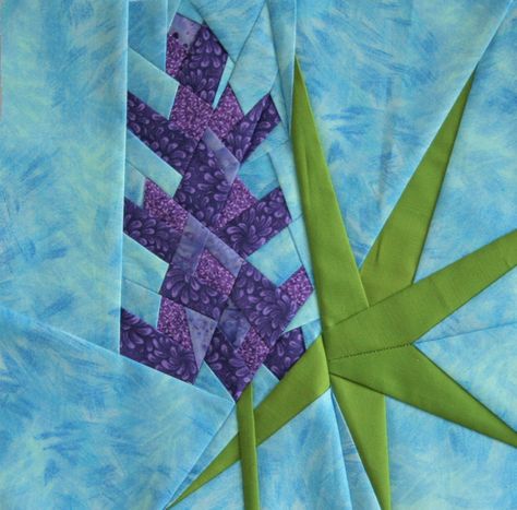 paper pieced lupine quilt block Paper Peicing Patterns, Free Paper Piecing Patterns, Paper Pieced Quilt Patterns, Foundation Paper Piecing Patterns, Paper Quilt, Flower Quilts, Paper Pieced Quilt, Fabric Collage, Flower Quilt