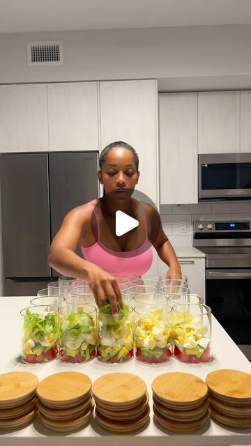 Meal Prep Salad With Chicken, Salads Prep For The Week, Glass Meal Prep Containers Lunch Ideas, High Protein Salad Jars, Salad In Jars, Meal Prep Salad In A Jar, Mason Jar Salads For A Week, Chopped Salad Meal Prep, Salad Meal Prep For The Week