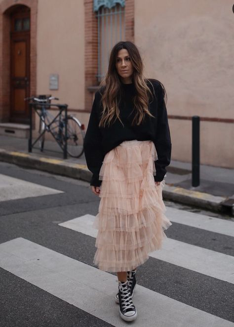 Tule Skirt Outfit Casual Long, Sheer Tulle Skirt Outfit, Long Pink Tulle Skirt Outfit, Tool Skirt Outfit Black, Tulle Skirt Casual Outfit, Tulle Maxi Skirt Outfit Casual, Tan Tulle Skirt Outfits, Tulle Long Skirt Outfit, Oversized Sweater Over Dress