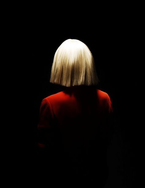 Saturday Night Live (SNL) - Sia 1000 Forms Of Fear, Sia And Maddie, Sia Music, Sia Kate Isobelle Furler, Sia Furler, Stacked Bob Hairstyles, Haircut Inspiration, Gone Girl, Music Artwork