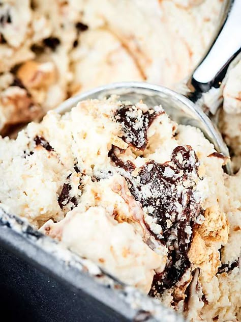 This No Churn Roasted S'Mores Ice Cream Recipe is insanely quick and easy to make and is loaded with hot fudge, roasted marshmallows, and crunchy graham crackers! Only 7 ingredients needed and NO ice cream machine required! showmetheyummy.com Coconut Milk Ice Cream, Cheesecake Oreo, Once Upon A Chef, Churn Ice Cream, Oreo Flavors, Ice Cream Maker Recipes, Scoop Of Ice Cream, I Scream For Ice Cream, Cheesecake Ice Cream