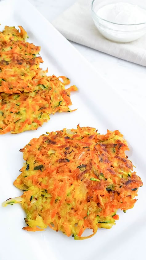 Zucchini Carrot Fritters | Mommy Musings Zucchini Potato Carrot Recipes, Zucchini Carrot Potato Fritters, Courgette Fritter, Zucchini Patties, Veggie Fritters, Zucchini Fritters Recipe, Potato Fritters, Easy Zucchini, Zucchini Fritters