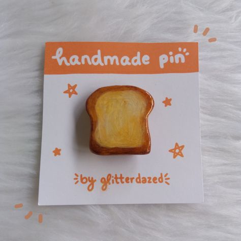 Baking Clay Crafts, Polymer Clay Pins Ideas, Clay Pins Aesthetic, Clay Pins Diy, Clay Pin Ideas, Cute Clay Pins, Polymer Pins, Bread Clay, Polymer Clay Pins