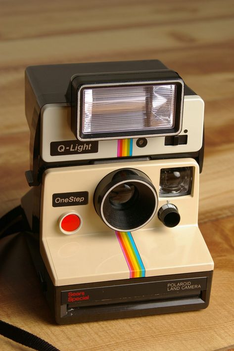 Poloroid Camera 80s, 1980s Camera, Old Polaroid, Retro Polaroid, Story Script, Vintage Polaroid Camera, Polaroid One Step, 3d Camera, Cute Camera