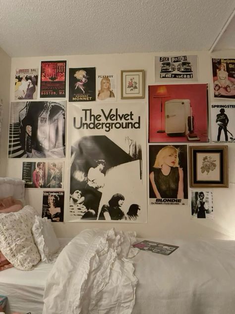 Poster On Bedroom Wall, Poster On Wall Aesthetic, Dorm Room Ideas Posters, Wall Of Pictures Bedroom, Dorm Poster Wall Room Ideas, Room Poster Wall Ideas, Poster Inspo Bedroom, Prints For Walls Aesthetic Vintage, Bedroom Inspo Posters